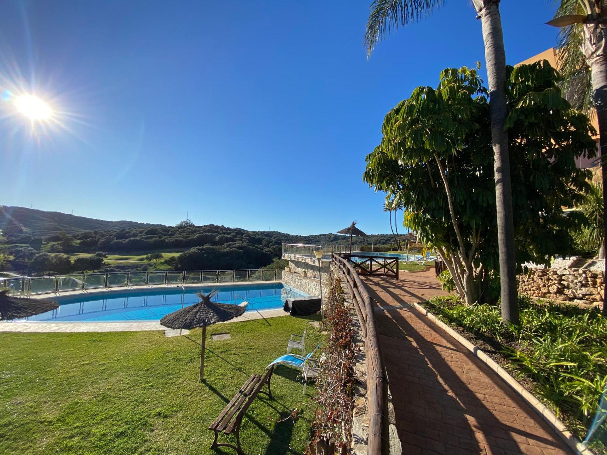 Sunny Retreat With Stunning View *