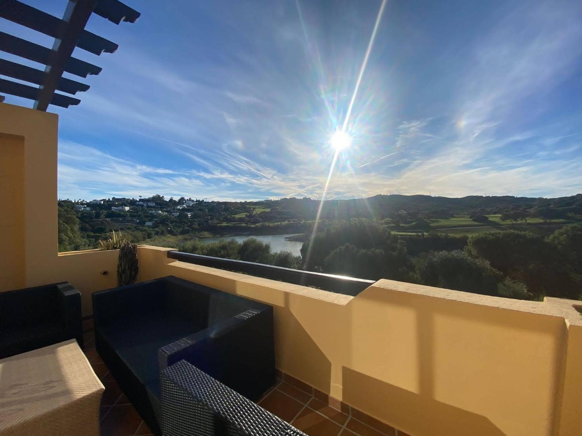 Sunny Retreat With Stunning View Appartement Sotogrande