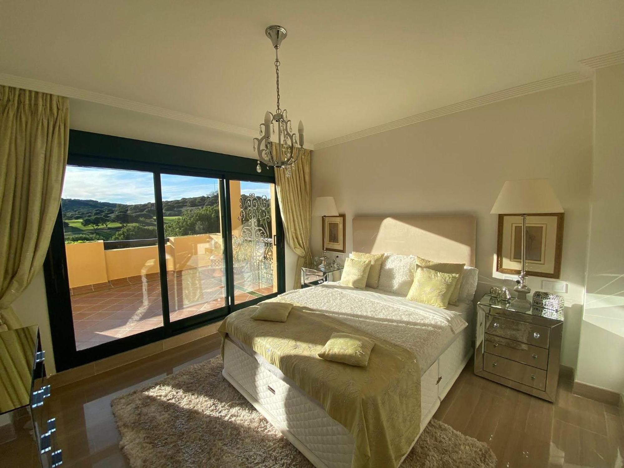 Sunny Retreat With Stunning View Appartement Sotogrande