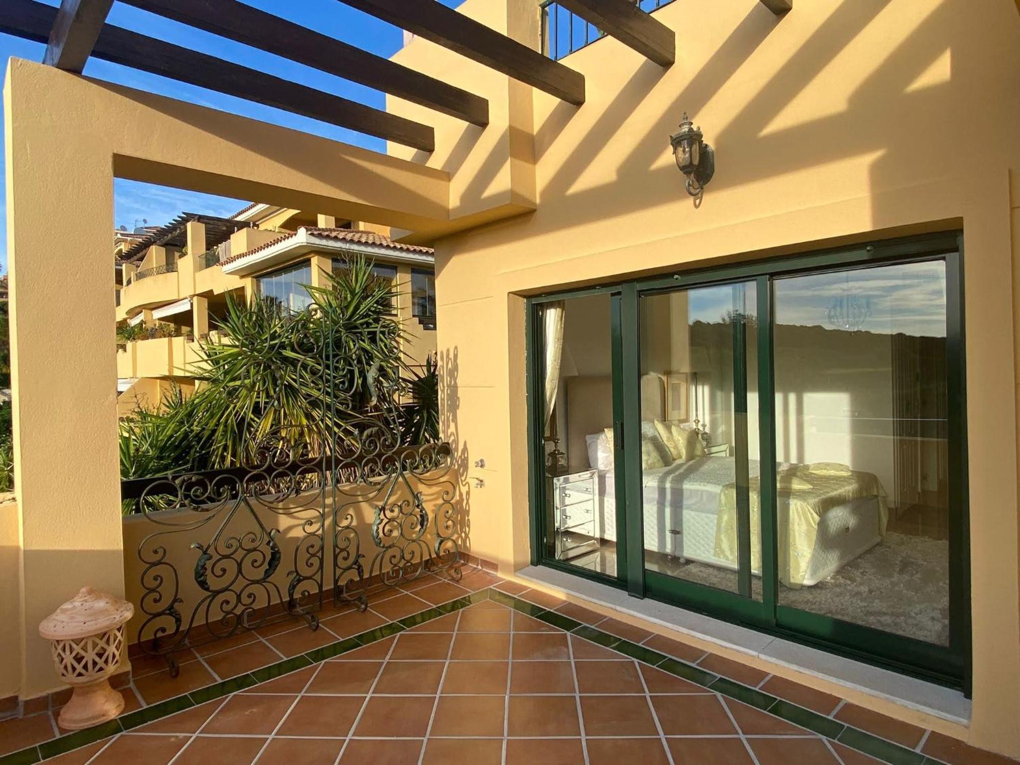 Sunny Retreat With Stunning View
