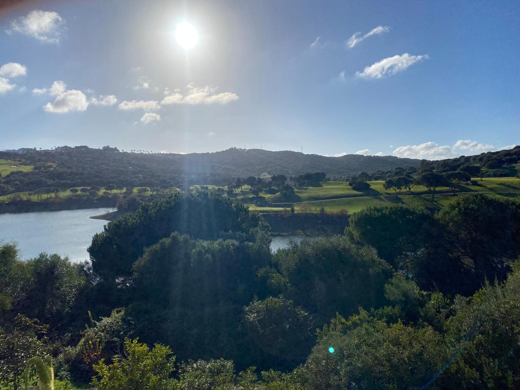 Sunny Retreat With Stunning View *