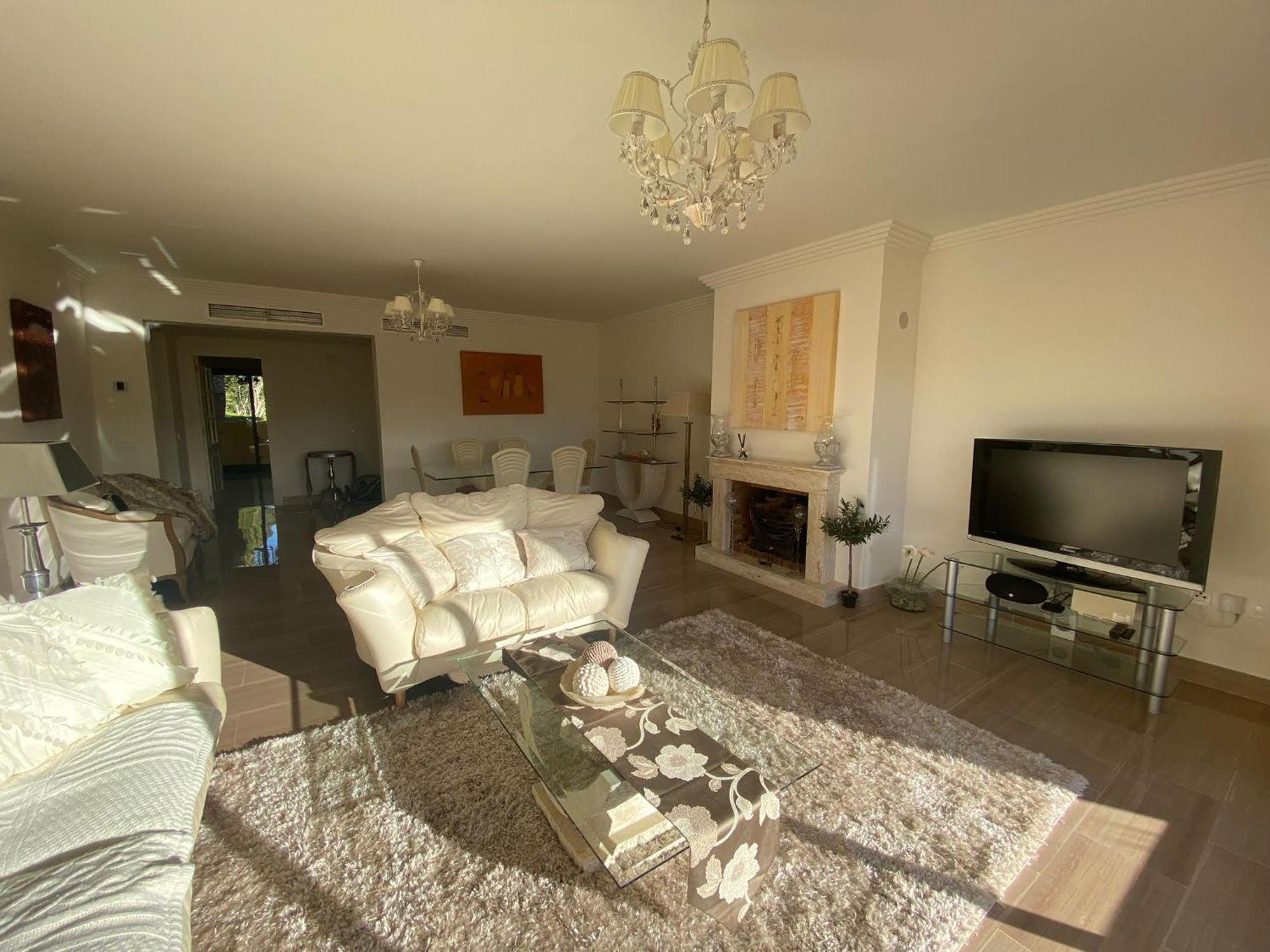 Sunny Retreat With Stunning View Apartament *