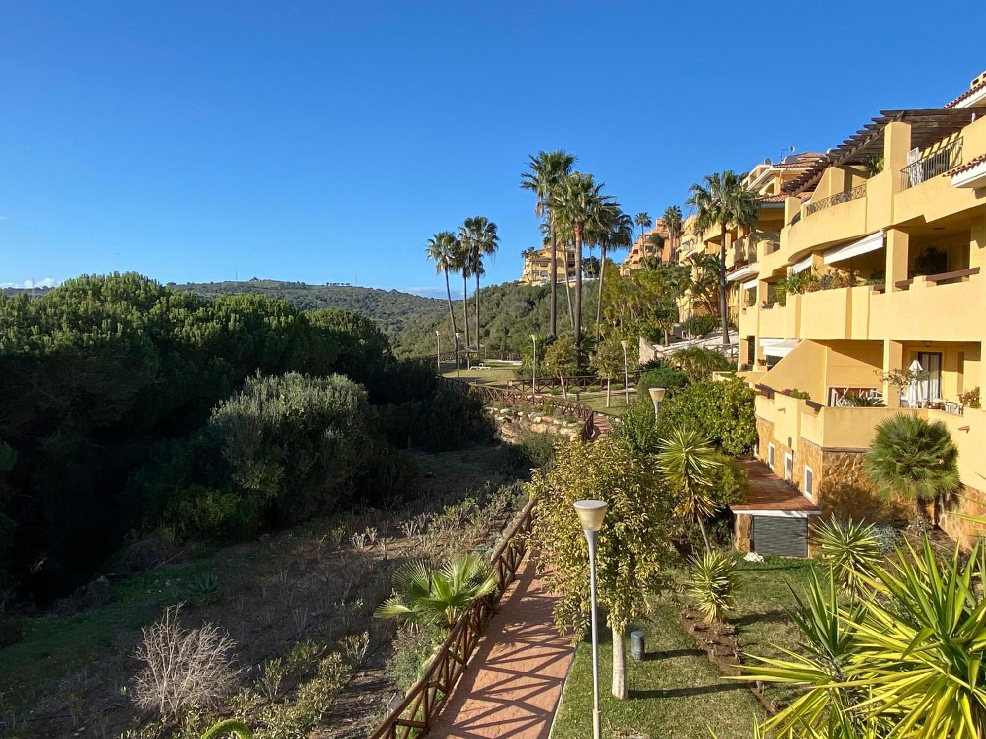 Sunny Retreat With Stunning View Apartament Sotogrande